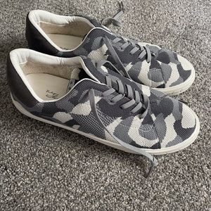 Vintage Haviana camo tennis shoes
